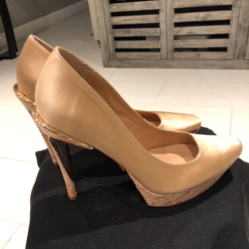 Herve Leger Nude Evita Pumps